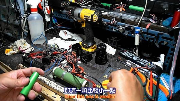STANLEY 史丹利 90606542 10.8V 圓筒式電池 2手電池更換篇 Part 1。中文 英文 雙字幕 內嵌影片.mp4_000140773.jpg