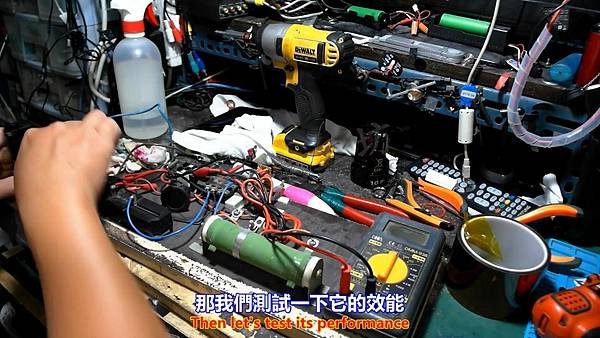 STANLEY 史丹利 90606542 10.8V 圓筒式電池 2手電池更換篇 Part 1。中文 英文 雙字幕 內嵌影片.mp4_000215848.jpg