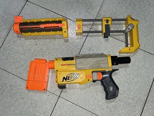 ※高雄 小港區 桂林 - 2手 NERF款 玩具槍 N-St