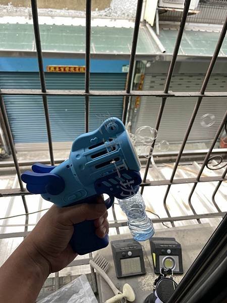 高雄 小港區 桂林 - 2手 電動玩具槍 五孔泡泡槍 8成新