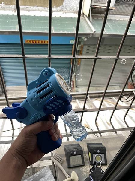高雄 小港區 桂林 - 2手 電動玩具槍 五孔泡泡槍 8成新