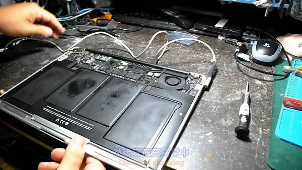 蘋果 Apple A1369 MacBook Air 出售說明篇 Part 1。中文 英文 雙字幕 內嵌影片.mp4_000175575.jpg
