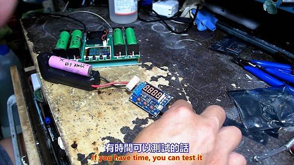 海外購物 4通道 鋰電池 容量 內阻 測試檢測儀 開箱暨測試篇 Part 1。中文 英文 雙字幕 內嵌影片.mp4_000036069.jpg