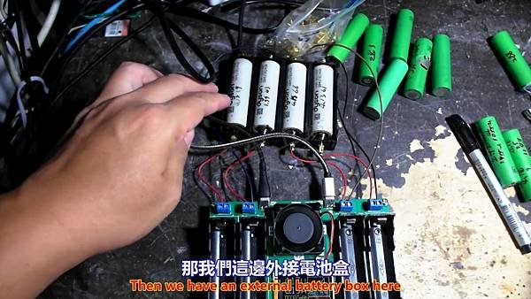 海外購物 4通道 鋰電池 容量 內阻 測試檢測儀 開箱暨測試篇 Part 1。中文 英文 雙字幕 內嵌影片.mp4_000187153.jpg