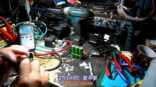 MAKITA 牧田 12V原廠電池 2手電池更換篇 Part 1。中文 英文 雙字幕 內嵌影片.mp4_000382081.jpg