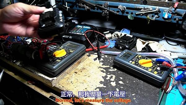 MAKITA 牧田 12V原廠電池 2手電池更換篇 Part 1。中文 英文 雙字幕 內嵌影片.mp4_000504537.jpg