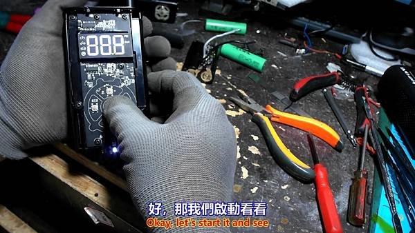 MI 小米 MJCQB02QJ 電動打氣機 內阻檢測暨電池更換篇 Part 1。中文 英文 雙字幕 內嵌影片.mp4_000214147.jpg