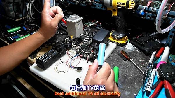 簡易式 電池救援工具 18650鋰電池篇 Part 1。中文 英文 雙字幕 內嵌影片.mp4_000134801.jpg