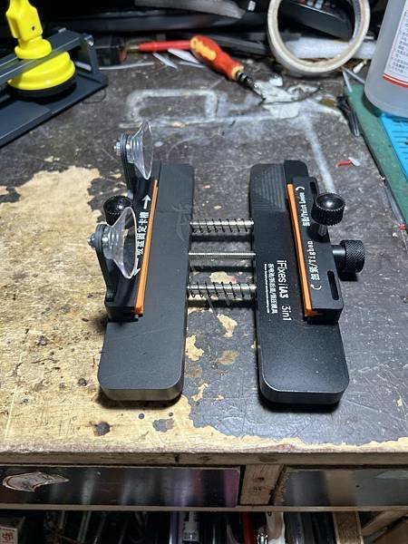 建生工坊 - 高雄 工具出租 - iFixes 拆屏保壓夾具