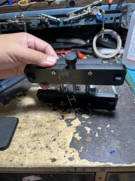 建生工坊 - 高雄 工具出租 - iFixes 拆屏保壓夾具