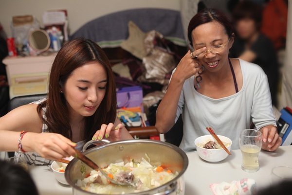 林依晨看一下今天晚餐有什麼好料理.jpg