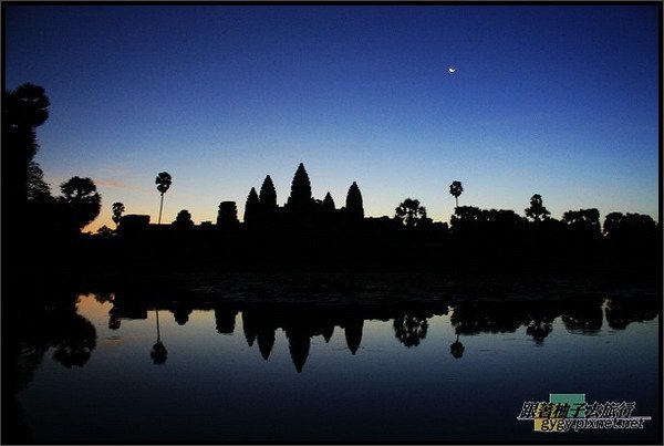 【小吳哥Angkor Wat 】日出前剪影.jpg