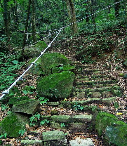 青山瀑布...步道