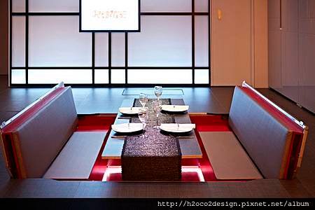 Yo-Home-dining-room-raises-from-the-floor9