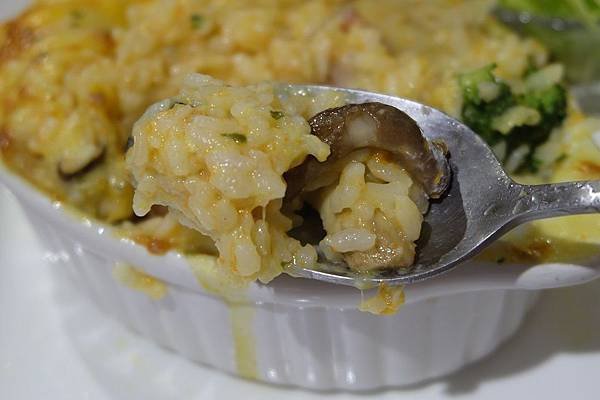 奶油培根焗烤飯 蘑菇.JPG