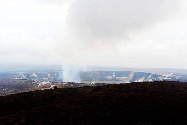 美國-冒納羅亞火山口.JPG