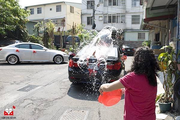 它是一種隱含了許多不捨與祝福，女兒出嫁成為男方家庭的一份子，其精神是：要好好地對待夫婿，永相廝守，就如同覆水難收，不能輕言離婚之意。.jpg