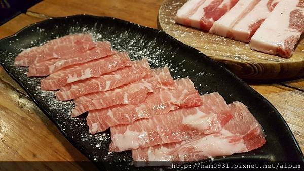 米炭火燒肉小酒館