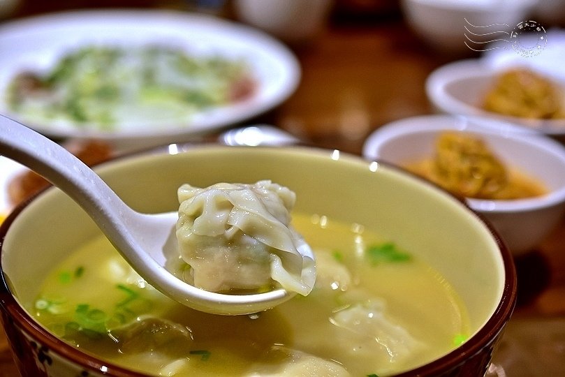 樂天皇朝:菜肉雲吞豬骨湯