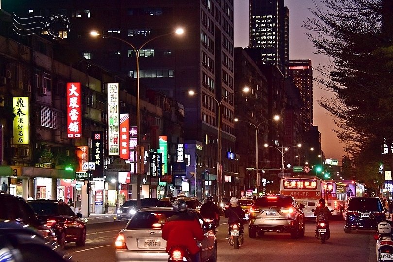 忠孝東路5段松山路口