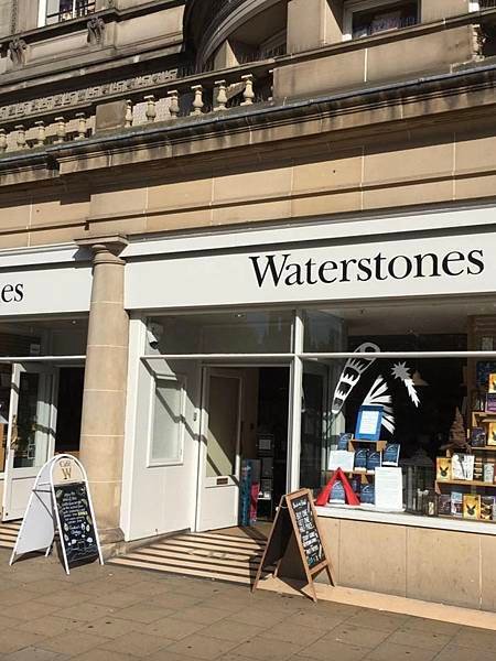 【英國愛丁堡咖啡廳 Ｘ Waterstones】抬頭就能看見