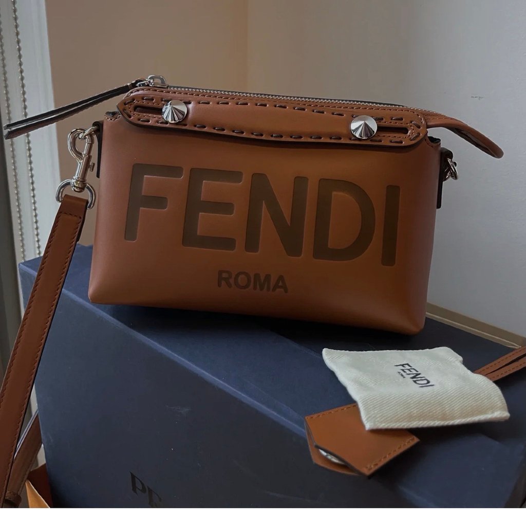 SSENSE 黑五Fendi BUG價