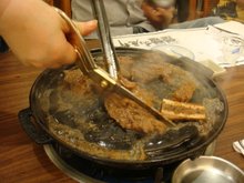 [高麗棒]--將肉剪開確認有沒熟