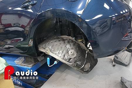 MAZDA 3 四輪隔音工程