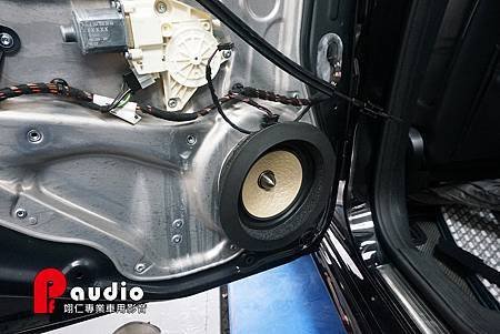 M-BENZ E250(W212) 更換四門德國藍點喇叭