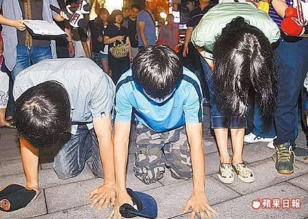 潑糞少年道歉