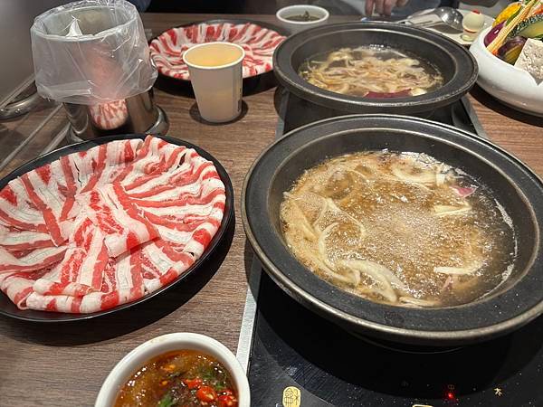 台北中山萬客什鍋長安東路店，飲料跟冰淇淋贏過主餐的火鍋店!記
