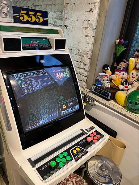 台北中山造糕的人，超有趣的賽博朋克Y2K風蛋糕店，店內裝潢超