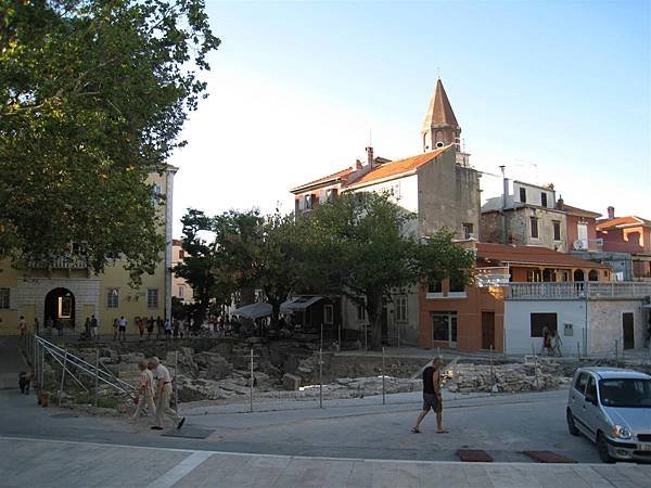 Trg Petra Zoranića (3).JPG