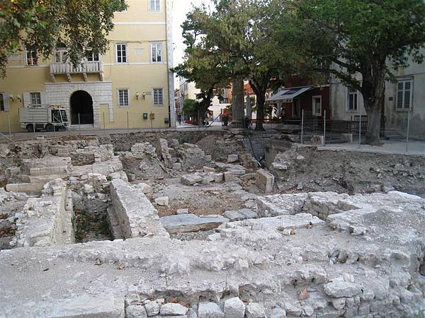 Trg Petra Zoranića (5).JPG