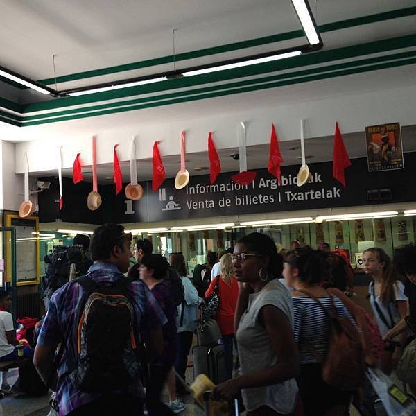 Pamplona Train Station (2).JPG