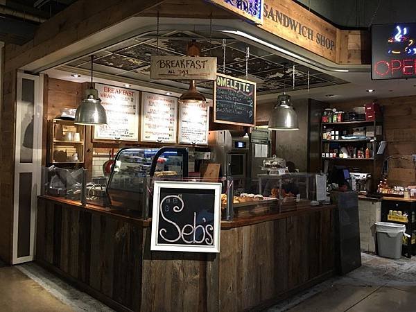 Lonsdale Quay Market 蘭斯黛碼頭市場 (9).JPG