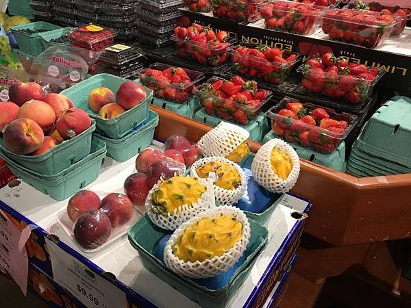 Lonsdale Quay Market 蘭斯黛碼頭市場 (12).JPG