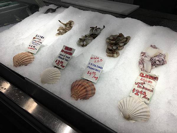Lonsdale Quay Market 蘭斯黛碼頭市場 (16).JPG