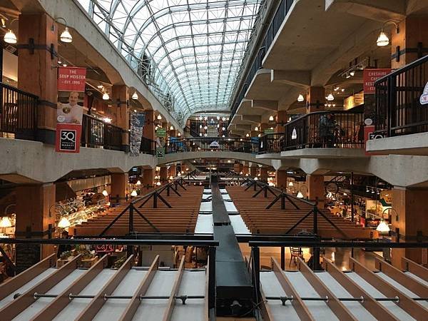 Lonsdale Quay Market 蘭斯黛碼頭市場 (17).JPG