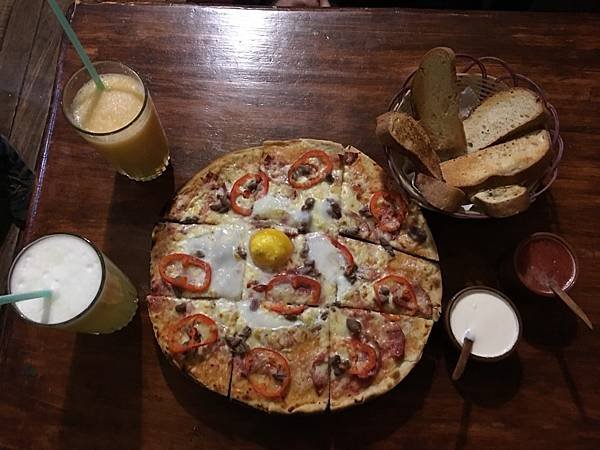 Guy Pizza.JPG