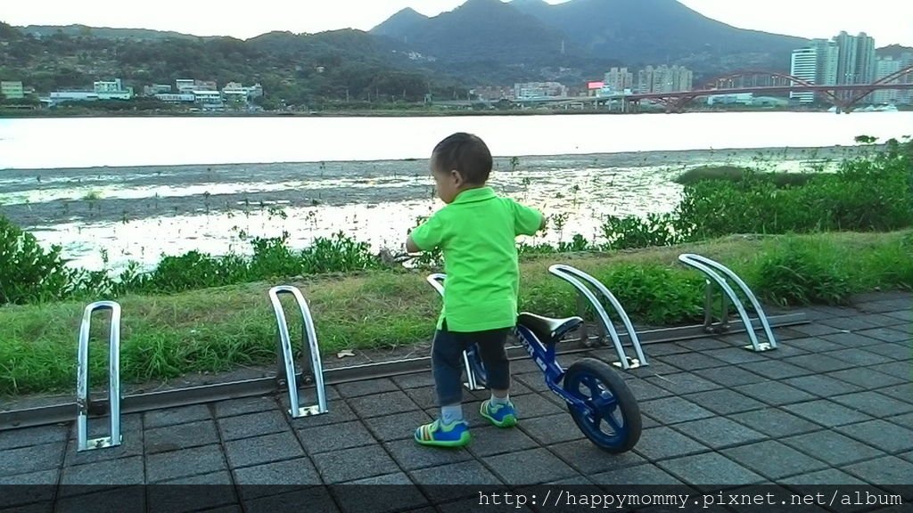 2016.08.07 關渡碼頭騎滑步車 玩水 (12).jpg