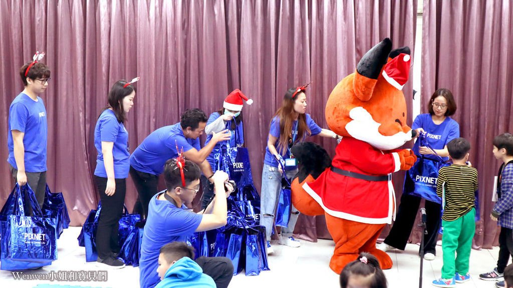 2019.12.24 PIXNET聖誕公益活動 新北市烏來國小 (14).JPG