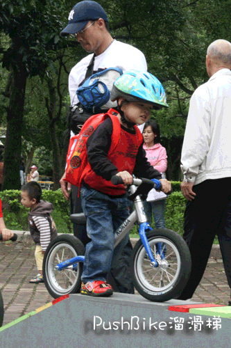 2010.11.18 PushBike中和四號公園活動 (9).gif