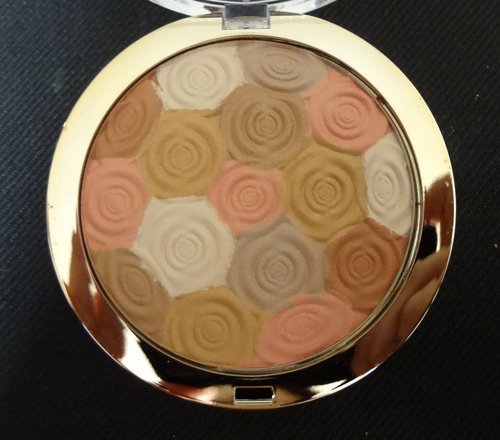 Milani Illuminating Face Powder (01 Amber Nectar) 6.jpg
