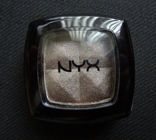 NYX Single Eye Shadow (ES129A Taupe Pearl) 1.jpg