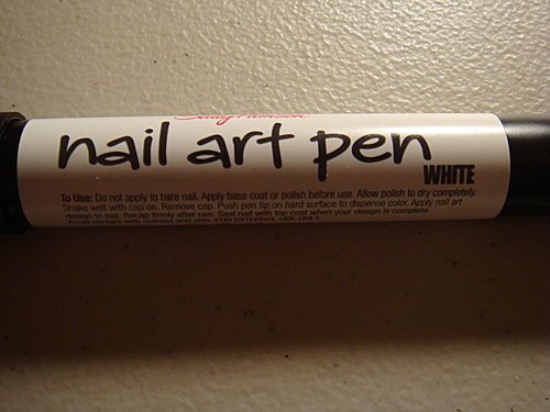 Sally Hansen Nail Art Pen, 01 White 4.jpg