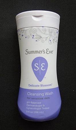 Summer&apos;s Eve Cleansing Wash for Sensitive Skin, Delicate Blossom(凹凹照).jpg