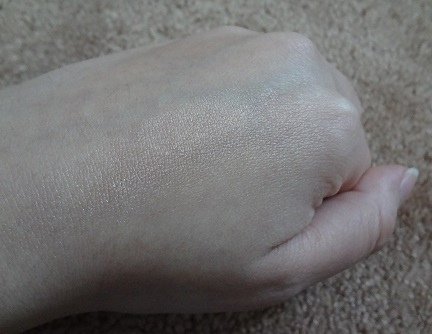 Essence Pure Nude Highlighter (10 Be My Highlight) 8.JPG