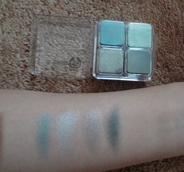 The Body Shop Shimmer Cubes Palette, 22 Green Light 5.JPG
