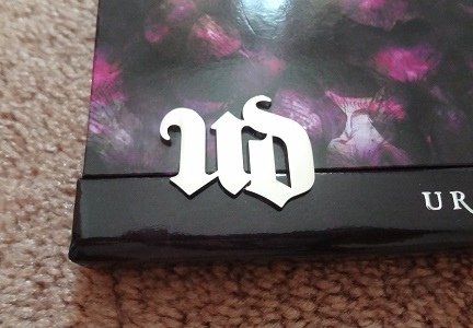 Urban Decay Shadow Box (2014 Holiday Collection) 9.JPG